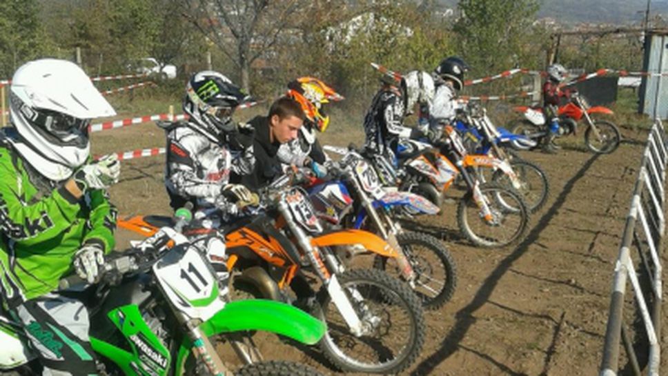 Хиляди гледаха рекордно състезание в Бобошево