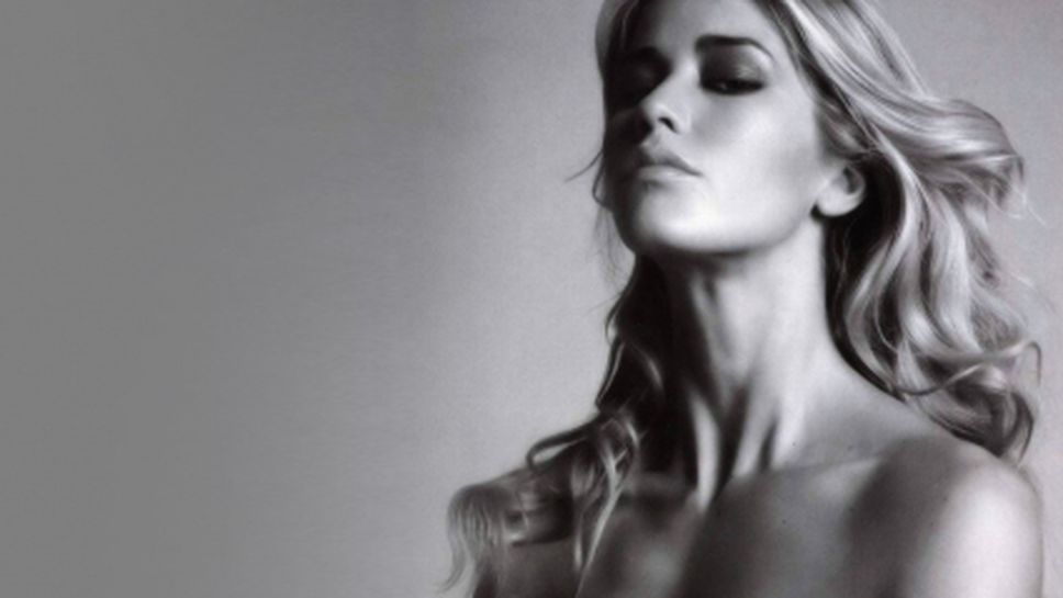 Елена Сантарели отново на корицата на Maxim