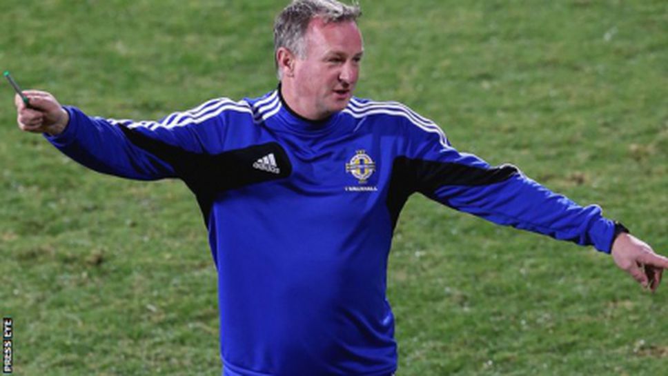 Мениджърът на Северна Ирландия преподписа