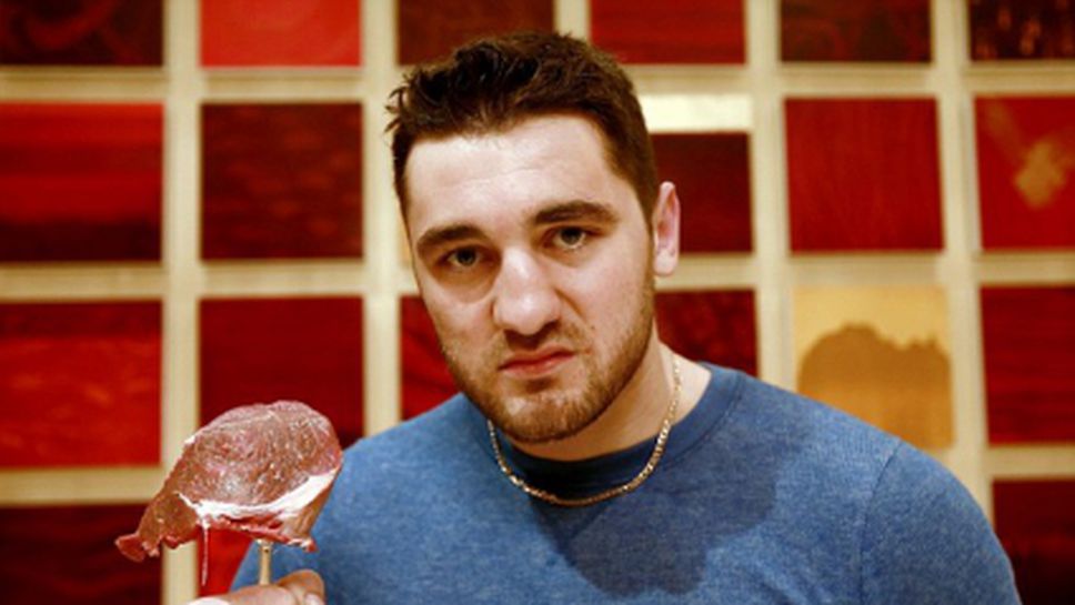 Клевърли се мести в полутежка категория