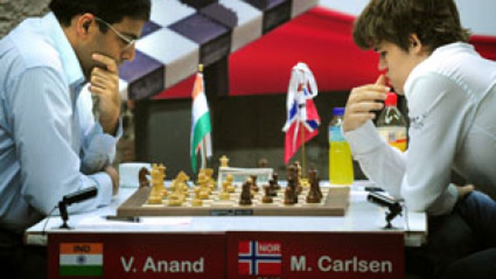 Карлсен с белите фигури в първата партия срещу Ананд