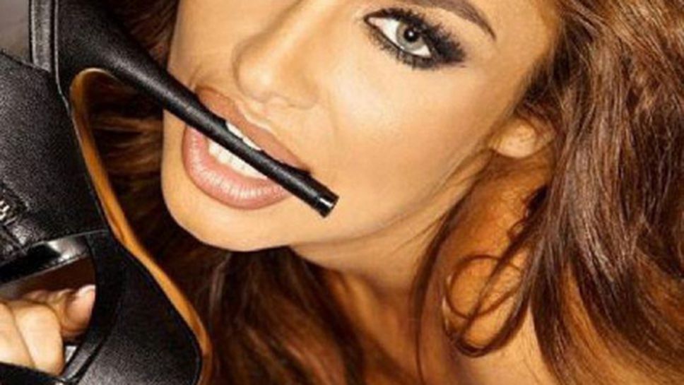 Наталия отново се съблече (галерия + видео)