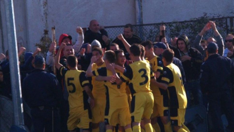 Юношите на Ботев биха Локо в дербито на Пловдив