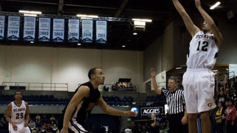 Фунтаров и Калифорния-Дейвис с тежка загуба