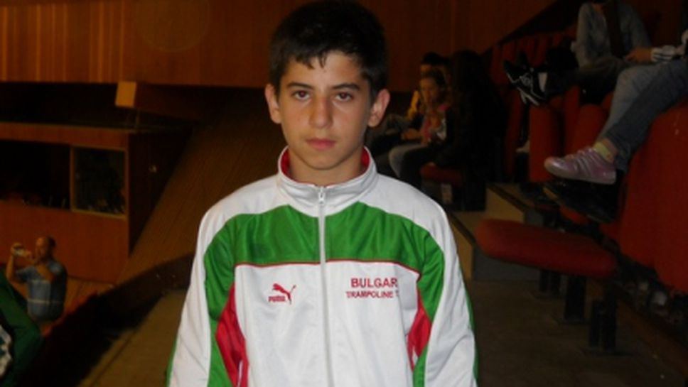 Втори медал за България от световното юношеско първенство по скокове на батут в София