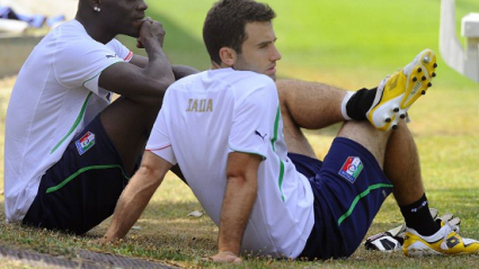 Балотели и Роси водят атаката на Италия срещу Нигерия