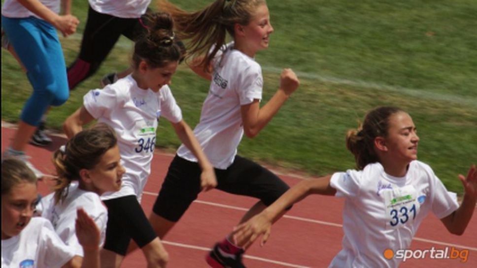 Родители надбягват децата си