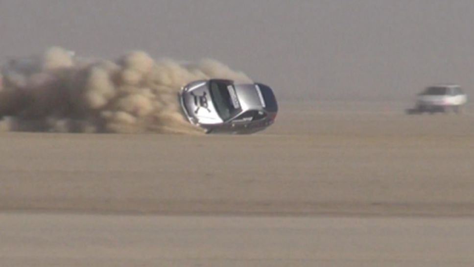 Мъж оцеля след катастрофа с 300 км/час (видео)