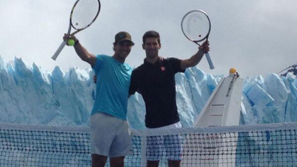Надал и Джокович поиграха тенис на кораб край глетчер (видео+галерия)