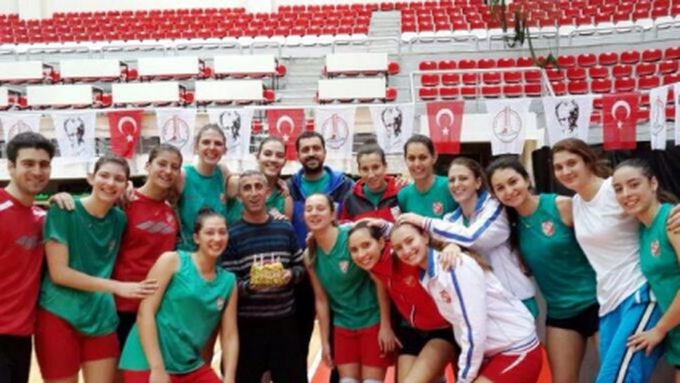 Турци изненадаха с торта Славина Колева за ЧРД