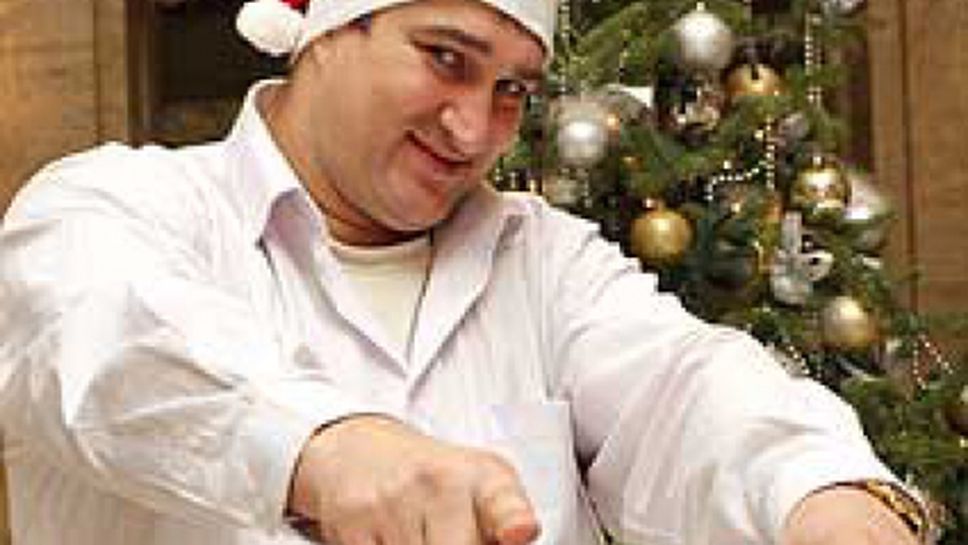 Любо Ганев става Дядо Коледа за студентите