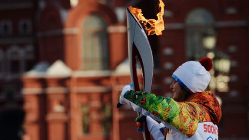 Факлоносец се запали по време на олимпийската щафета
