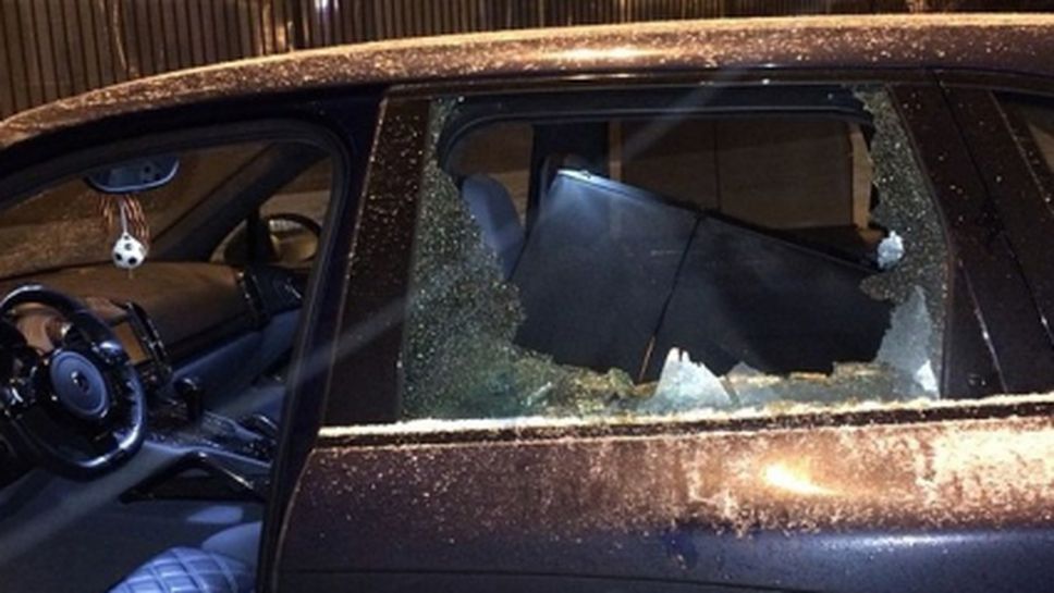 Неизвестни вандали изпочупиха Porsche Cayenne на руски футболист