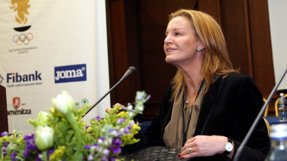 Костадинова приветства студенти и преподаватели на научна конференция в НСА