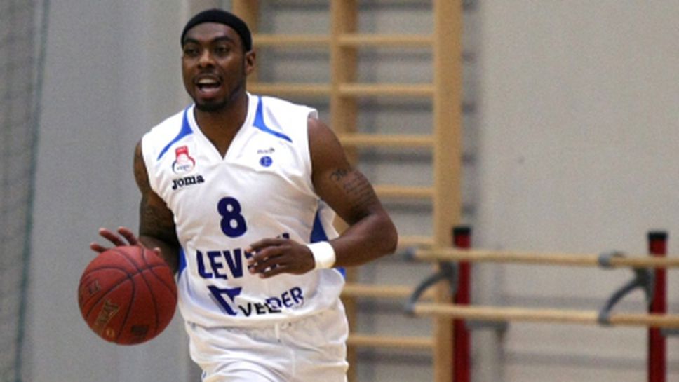 Левски надигра Спартак в Плевен за петата си победа