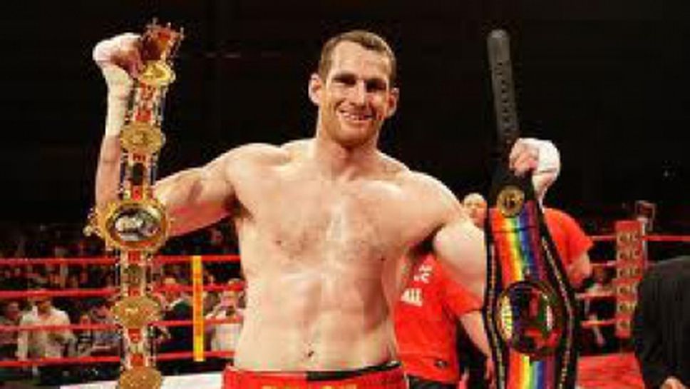 Прайс се отказва от титлите си