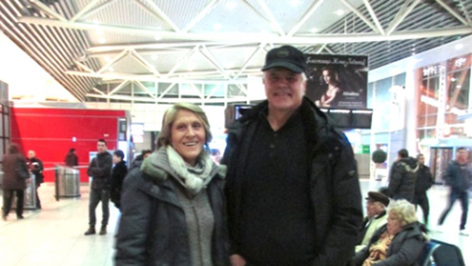 Христо Златанов бе посрещнат от родителите си на летище „София