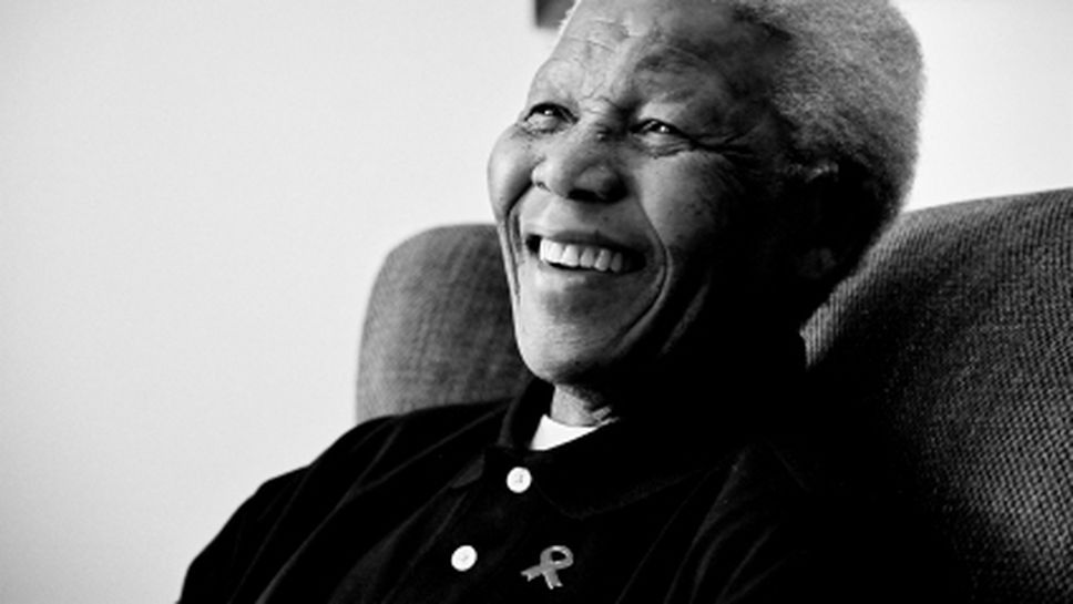 ФИФА свали знамената на половина в знак на траур след кончината на Нелсън Мандела