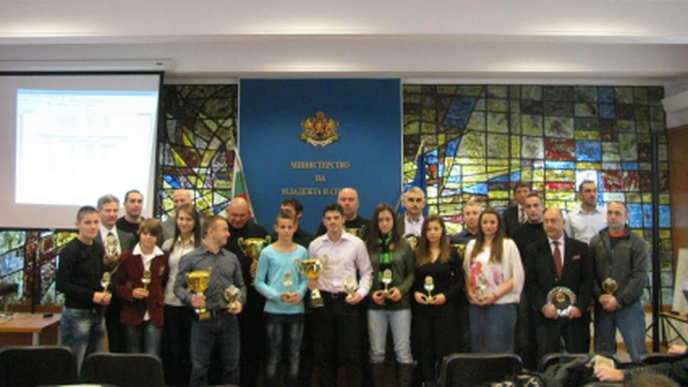 Федерацията по карате награди отличниците за 2013 г.