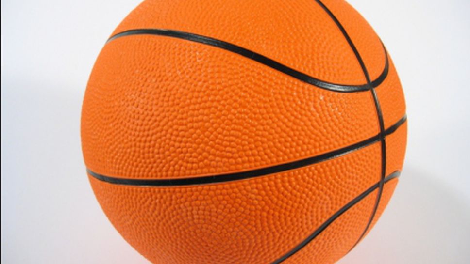 Тренировъчната зала на "Арена Армеец" ще приеме в неделя два мача с участието на баскетболните отбори на Левски