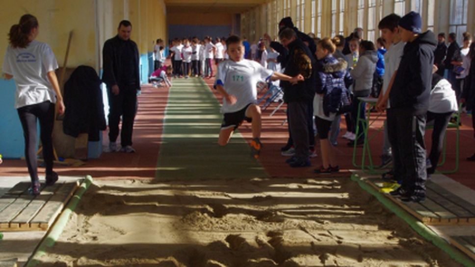 250 състезатели премериха сили в първия лекоатлетически турнир "Децата на Плевен"
