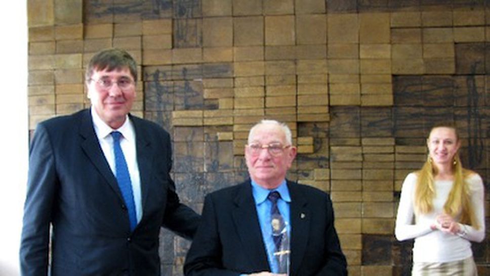 Наградиха Александър Божков и Атанас Тонев за изключителни заслуги