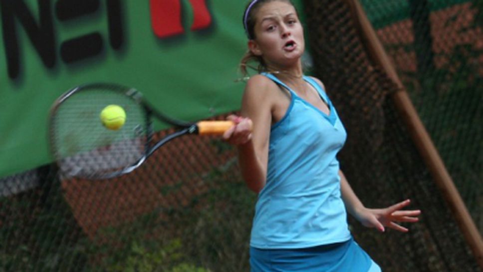 Златанова и Ботушарова се класираха за 1/4-финал на двойки в Анталия