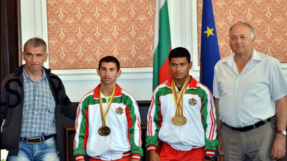 250 000 долара за двама наши щангисти