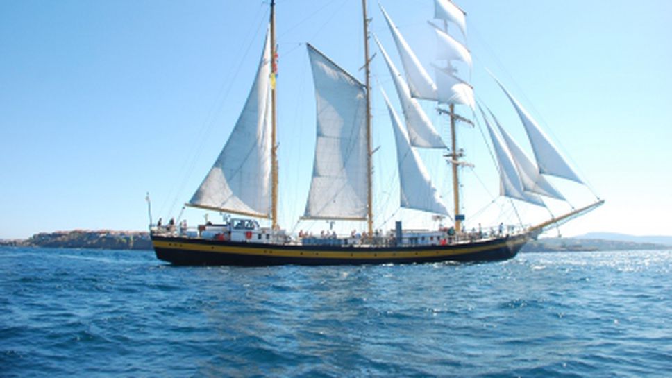 Корабът "Роял Хелена" с капитан Димитър Генчев е носителят на наградата Златен глобус