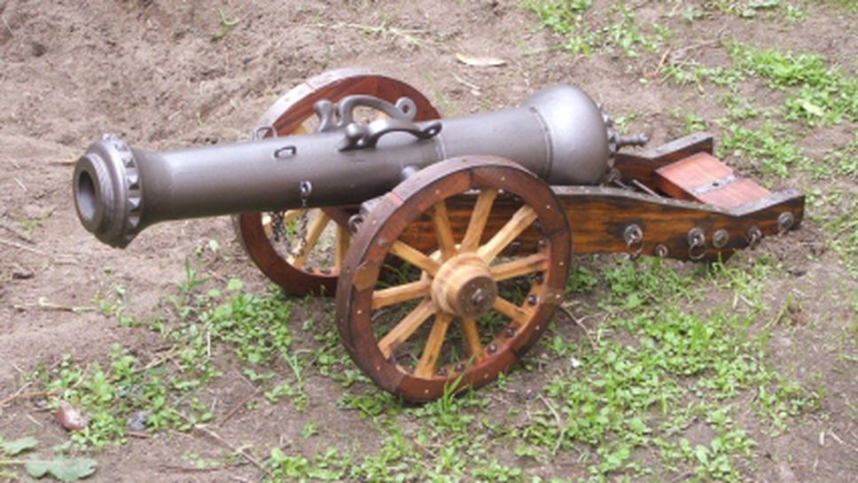 Невиждано! Словенски отбор тренира с... оръдия (видео)