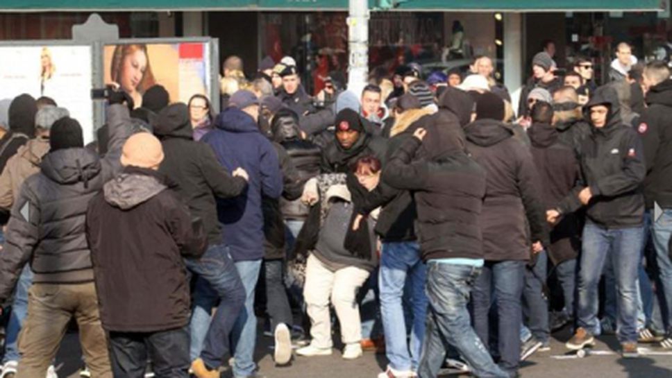 Хулиганите на Аякс вандалстват в Милано, няколко наръгани и 6 арестувани (видео)