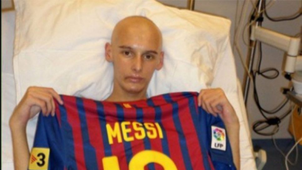 Меси зарадва болен от левкемия млад футболист
