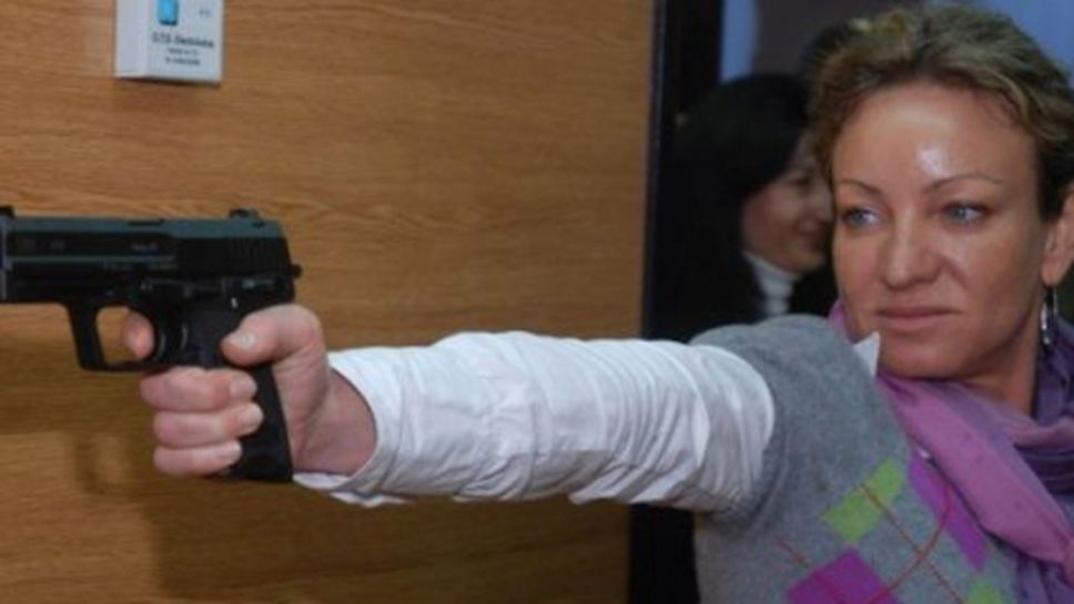 Скандал в стрелбата: Спортисти скочиха на Гроздева заради провален турнир