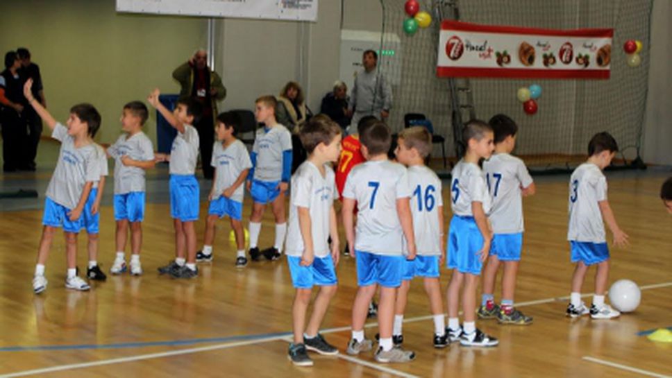 Дядо Коледа зарадва 1700 "лъвчета" на фестивал в София