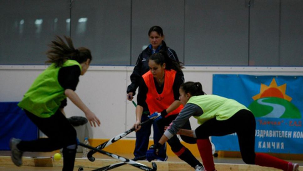 Започна Балканското първенство по хокей в зала