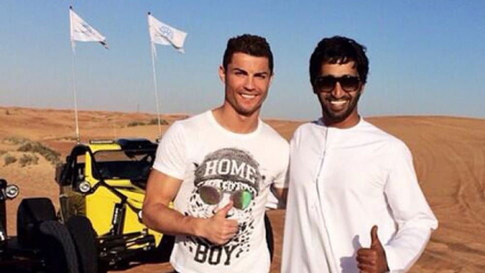 Кристиано кара бъги в Дубай, ето как празнуват футболните звезди