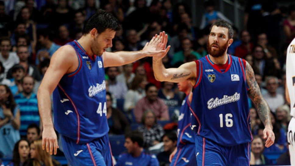 Деян Иванов с 15 точки при нова загуба на Естудиантес