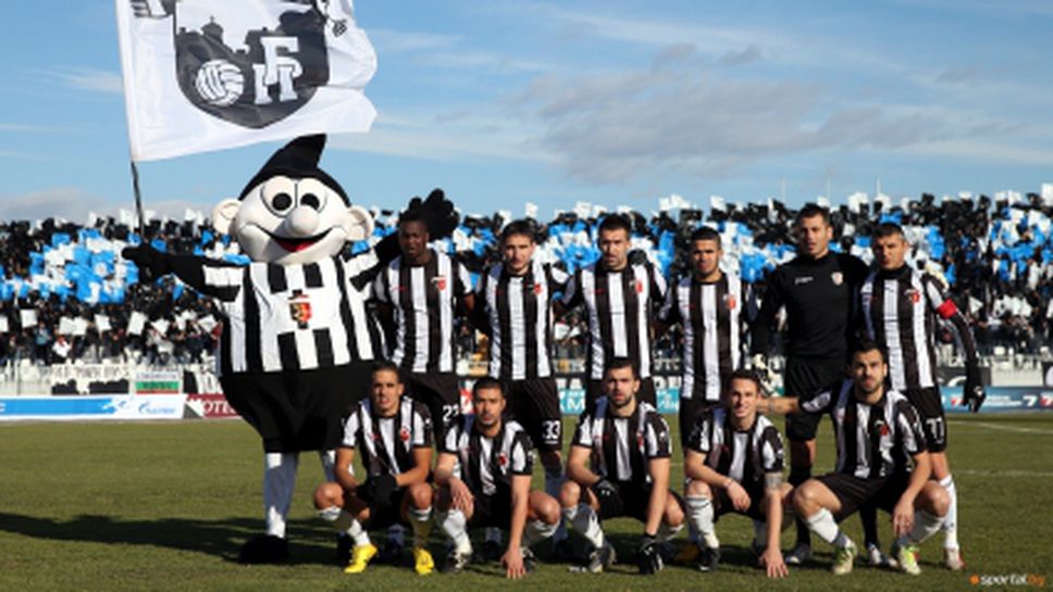 Локо (Пд) преговаря с трима