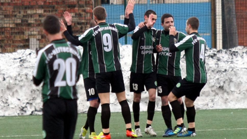 Нефтохимик няма да се отказва, залага на юноши