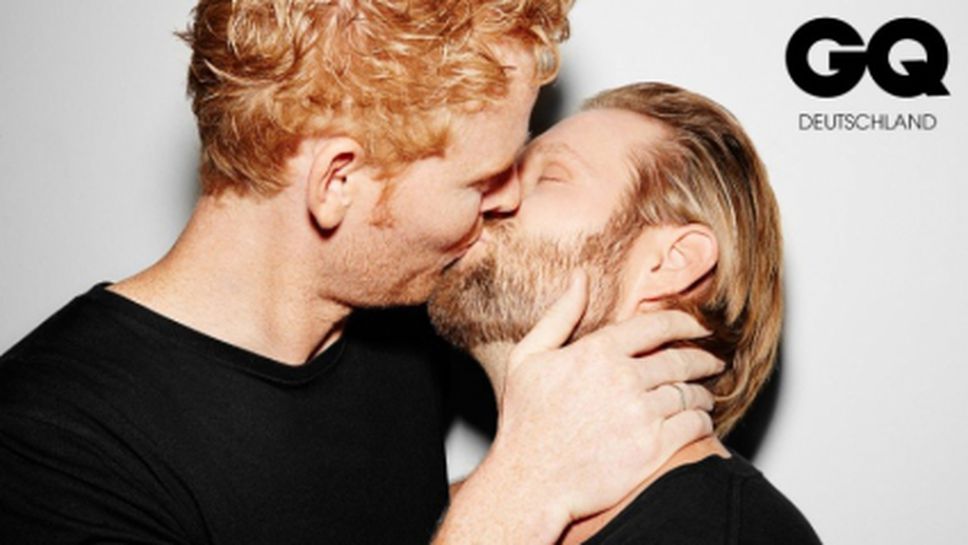 Олимпийски шампиони се целунаха в кампания срещу хомофобията (видео)
