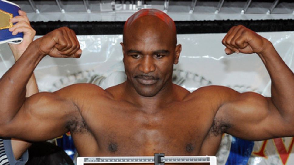 Гейовете сърдити на Холифийлд