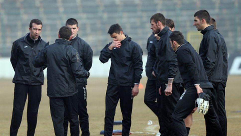Славия тренира с група от 21 футболисти