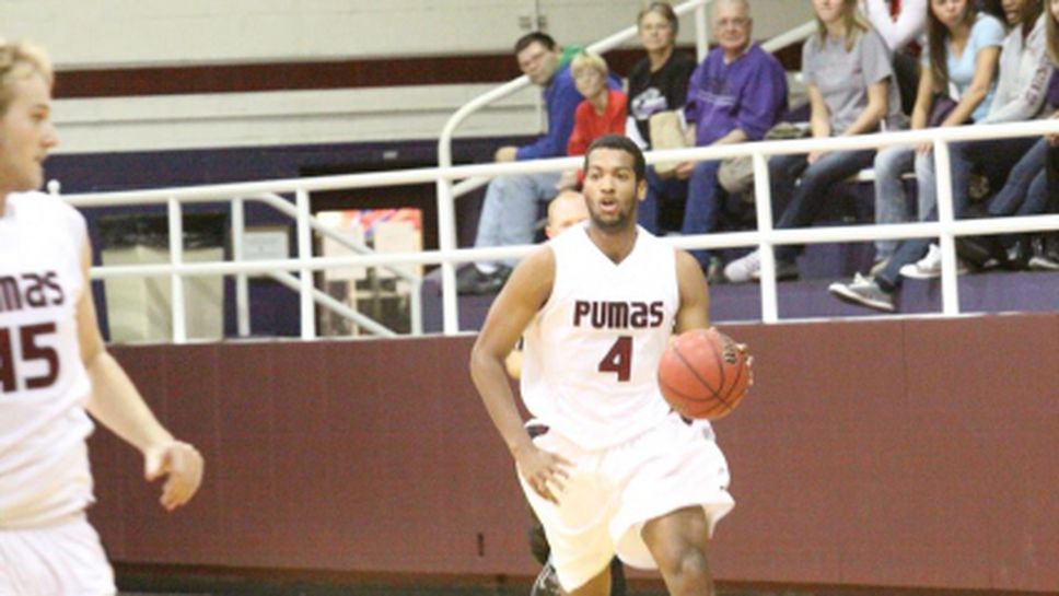 Франсис се отличи при поражение на Сейнт Джоузефс