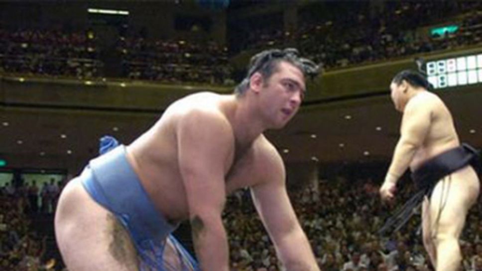 Котоошу и Аоияма с победи