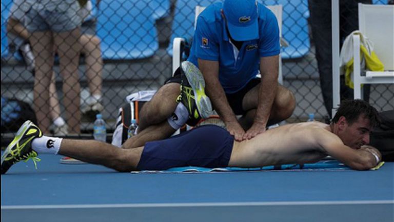 Непоносимата жега мъчи тенисистите в Мелбърн