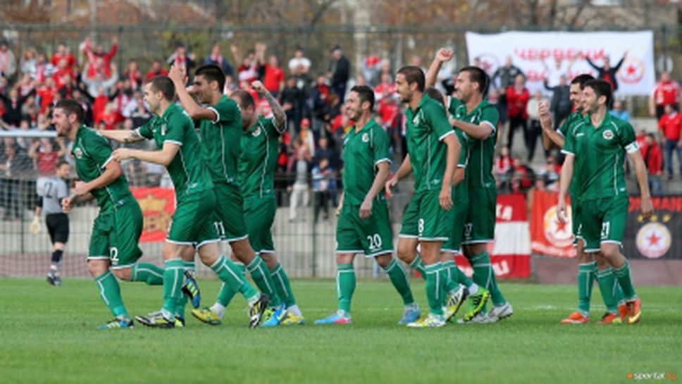 Нефтохимик надви аматьори