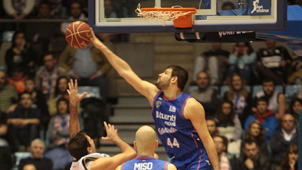 Деян Иванов и Естудиантес загубиха от Барселона