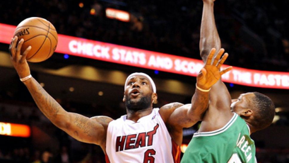 ЛеБрон Джеймс с 29 точки при победа на Маями