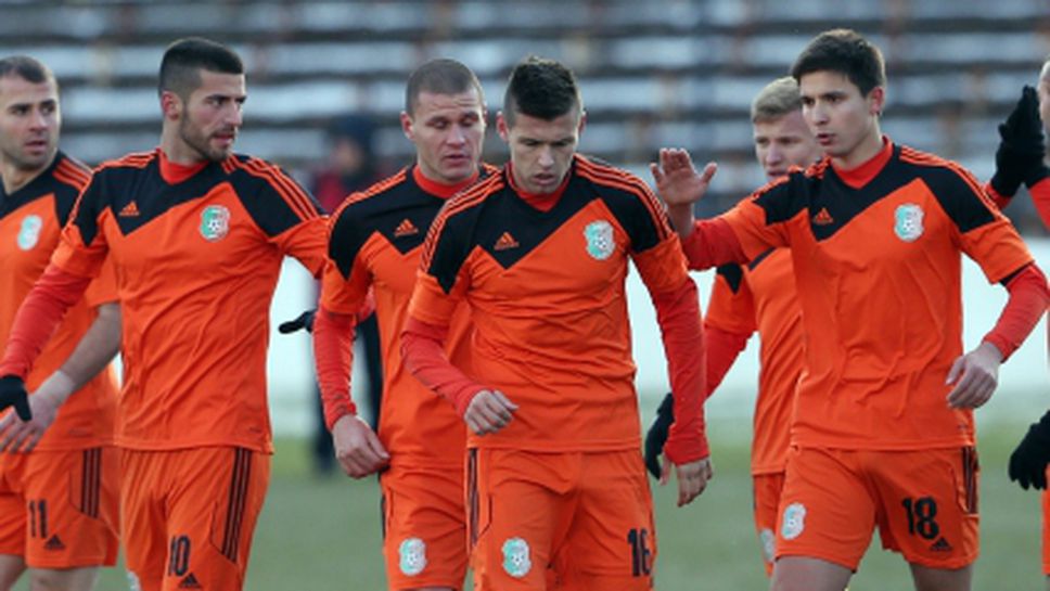 Колумбиец дебютира с гол за Литекс, Манолев отново с оранжев екип