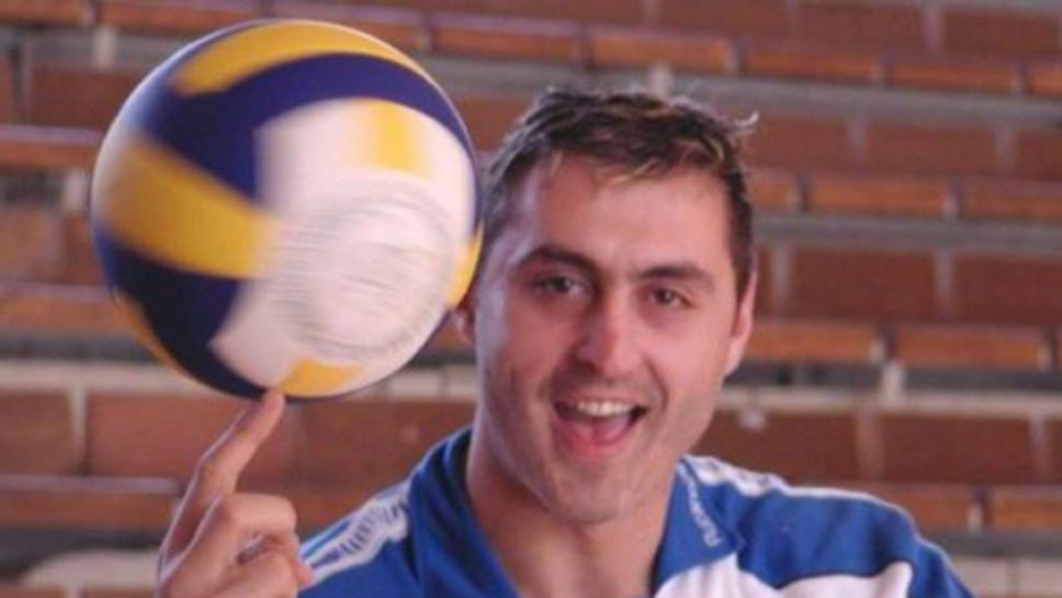 Петьо Узунов пое кипърския АПОЕЛ